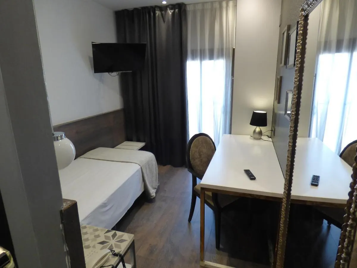 Moderno Hotel Barcelona 3*,