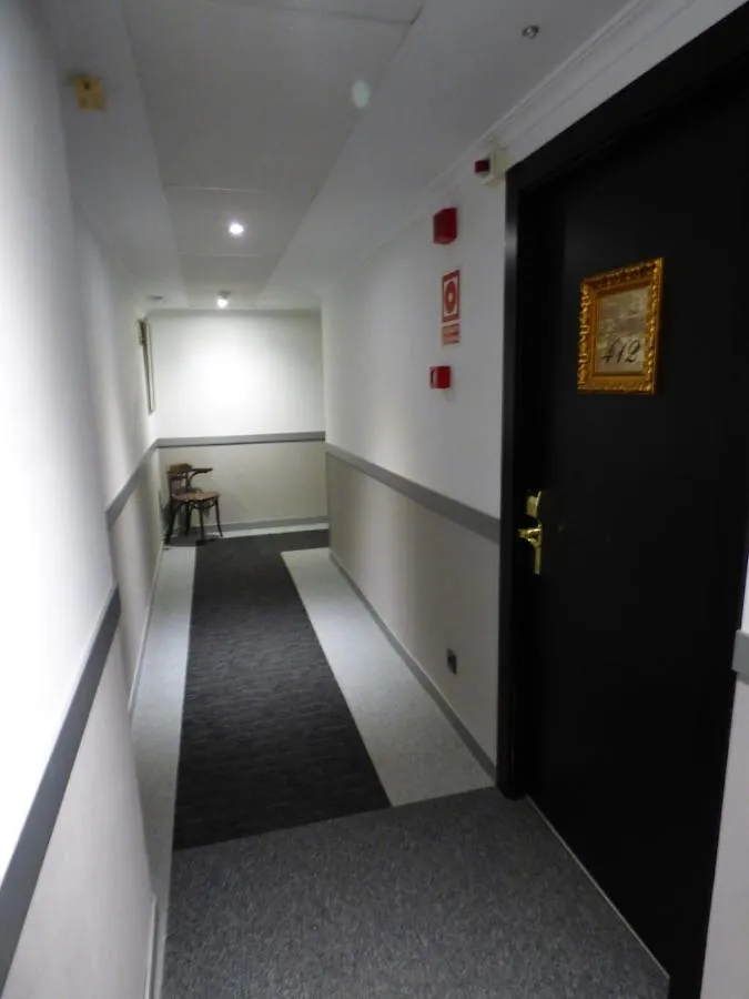 Moderno Hotel Barcelona 3*,