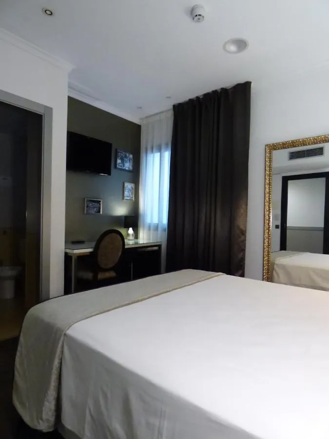 Moderno Hotel Barcelona 3*,