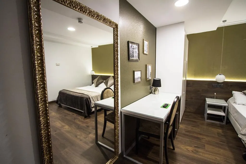 Moderno Hotel Barcelona 3*,